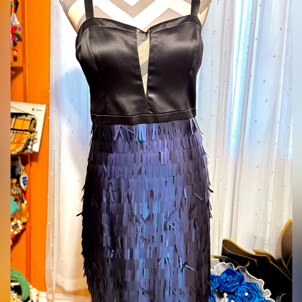Beautiful fitted navy blue dress in 8  size, stretches with beautiful details